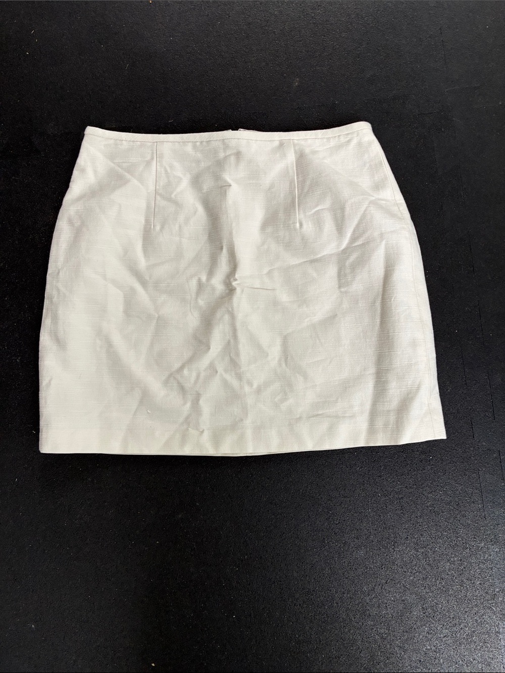 NWOT ANTONIO MELANI Cream Mini Skirt, size 4